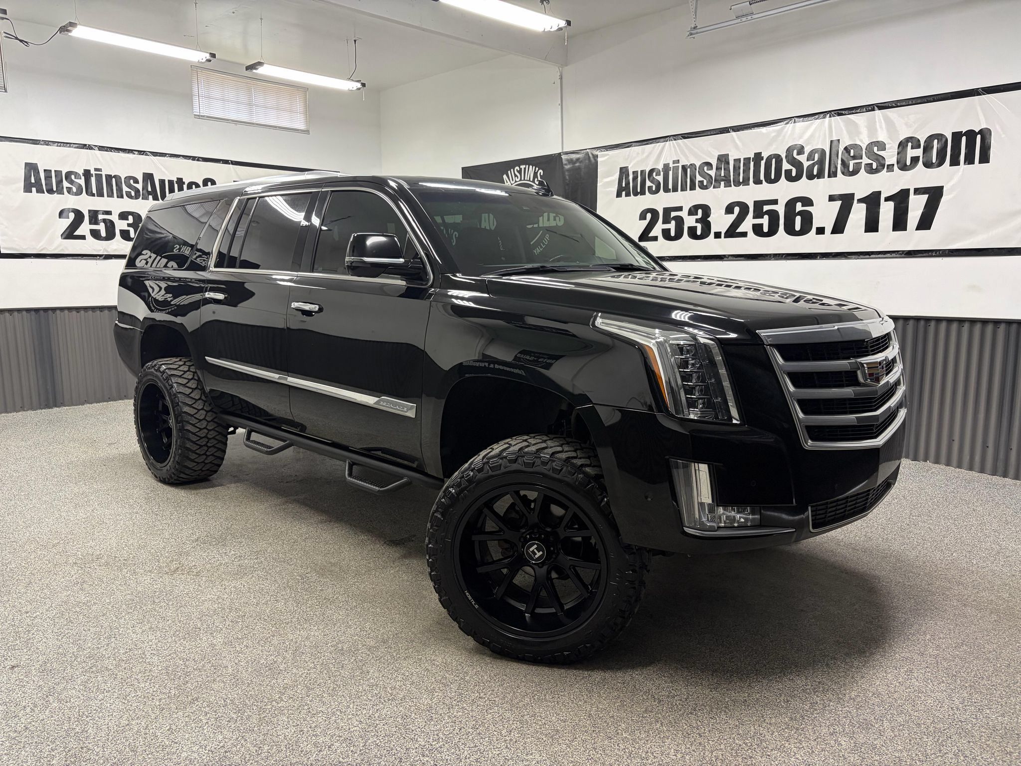 Used 2018 Cadillac Escalade ESV Luxury AWD/4WD image 1