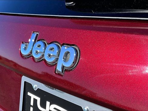 Used 2017 Jeep Grand Cherokee Overland image 30