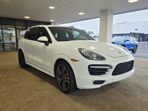 Used 2014 Porsche Cayenne GTS AWD/4WD image 4