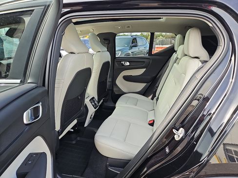 Certified 2023 Volvo XC40 B5 Plus w/ Climate Package AWD/4WD image 10