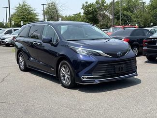 Used 2021 Toyota Sienna XLE w/ XLE Plus Package FWD video 1