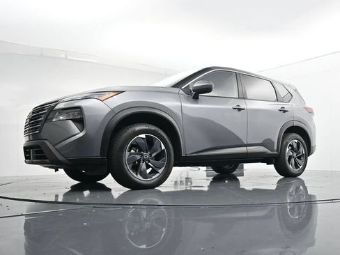 Used 2024 Nissan Rogue SV AWD/4WD image 26