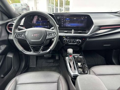 Used 2025 Chevrolet Trax RS w/ Driver Confidence Package FWD image 10