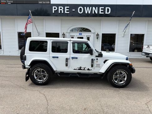 Used 2022 Jeep Wrangler Unlimited Sahara w/ Cold Weather Group AWD/4WD image 4
