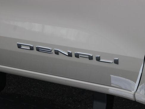 New 2026 GMC Canyon Denali image 10