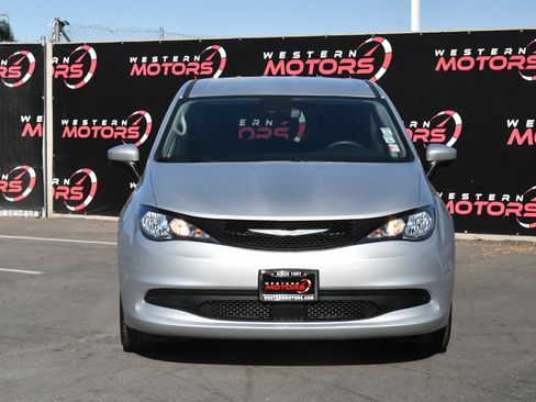 Used 2023 Chrysler Voyager LX FWD image 2
