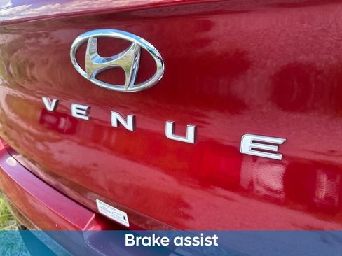 Used 2025 Hyundai Venue SEL FWD image 14
