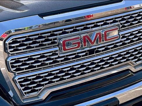 Used 2020 GMC Sierra 1500 SLT RWD image 28