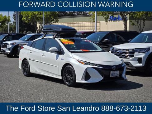 Used 2017 Toyota Prius Prime Premium FWD image 7