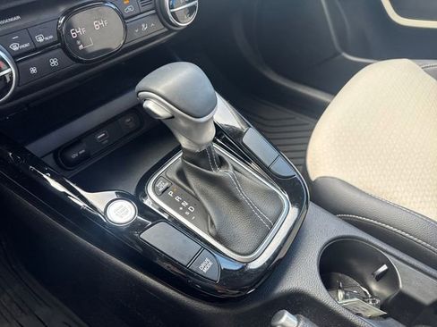 Used 2024 Kia Soul GT-Line image 11