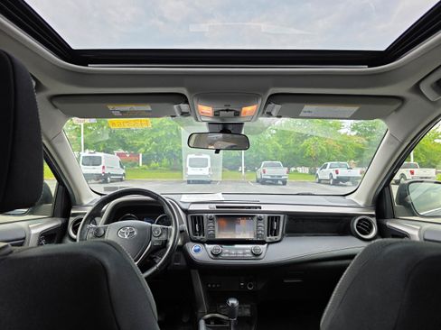 Used 2017 Toyota RAV4 XLE w/ Convenience Package AWD/4WD image 9