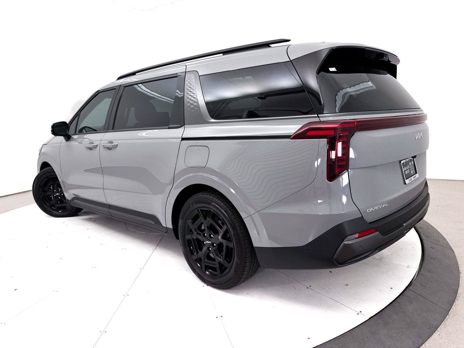 Certified 2025 Kia Carnival SX Prestige FWD image 2