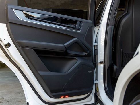 New 2025 Porsche Cayenne Turbo image 70