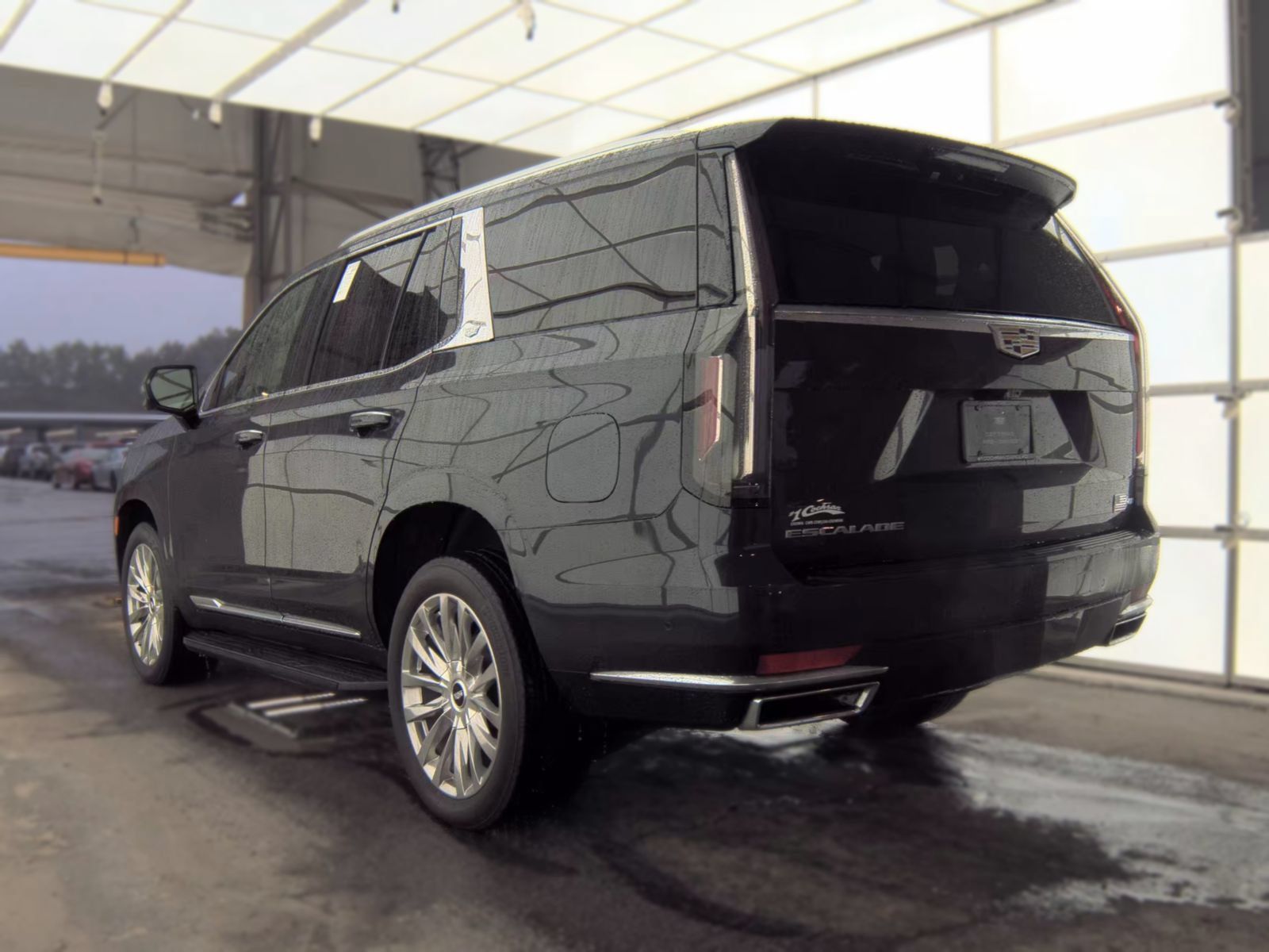 Used 2022 Cadillac Escalade Premium Luxury AWD/4WD image 6