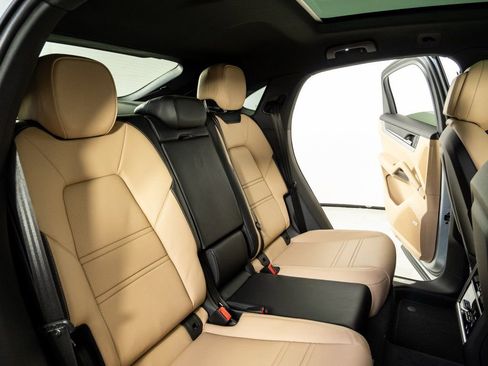 New 2026 Porsche Cayenne Coupe AWD/4WD image 23