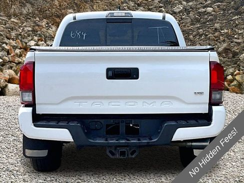 Used 2018 Toyota Tacoma TRD Sport AWD/4WD image 4