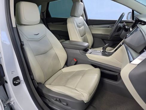 Used 2018 Cadillac XT5 Premium Luxury w/ Driver Assist Package image 19