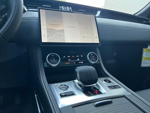 Used 2025 Jaguar F-PACE R-Dynamic S image 9