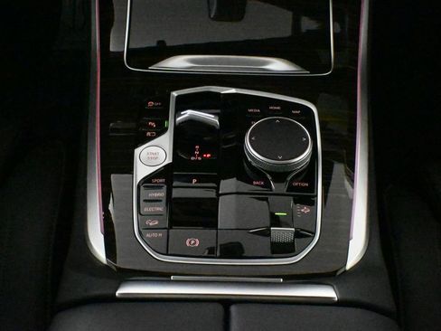 Used 2026 BMW X5 xDrive50e w/ M Sport Package image 26