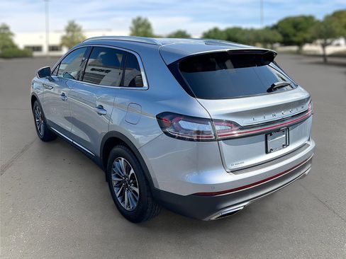 Used 2023 Lincoln Nautilus FWD w/ Premium Package image 5