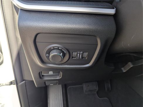 New 2025 Jeep Grand Cherokee Altitude image 34