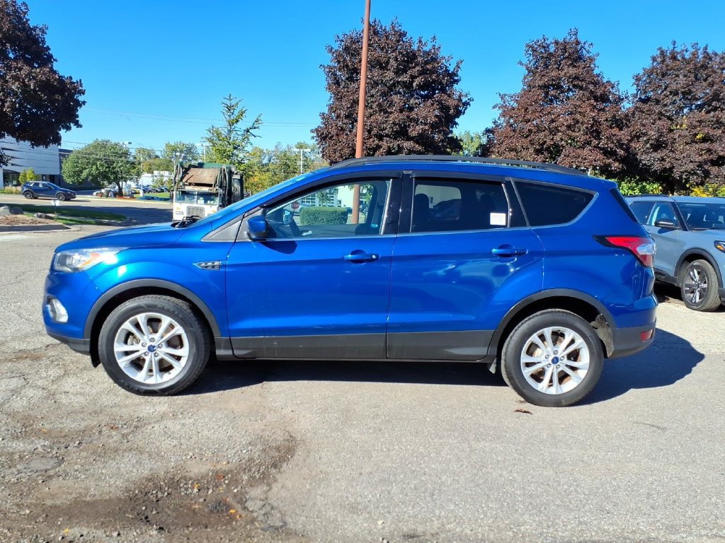 Used 2017 Ford Escape SE w/ Equipment Group 201A FWD image 2