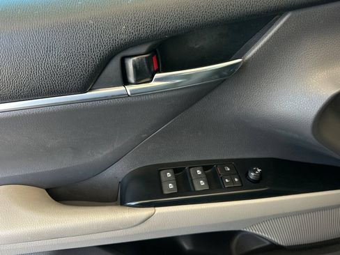 Used 2019 Toyota Camry SE w/ Carpet Mat Package FWD image 10