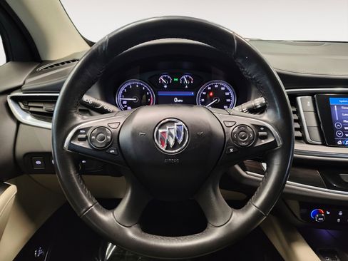 Used 2020 Buick Enclave Essence image 16