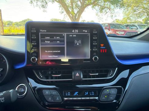 Used 2021 Toyota C-HR XLE FWD image 12