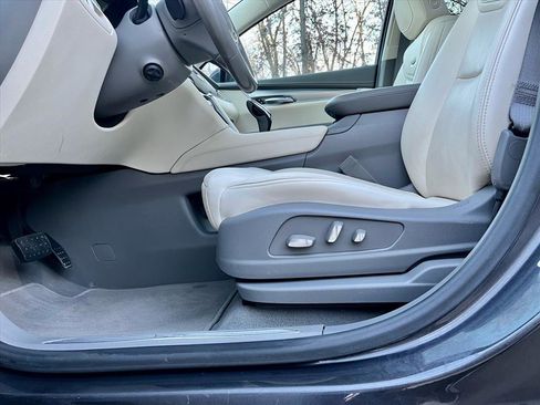 Used 2018 Cadillac XT5 Luxury w/ Driver Awareness Package image 12