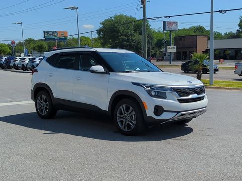 Used 2021 Kia Seltos S FWD image 9