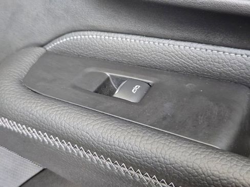 Used 2023 GMC Yukon Denali image 32