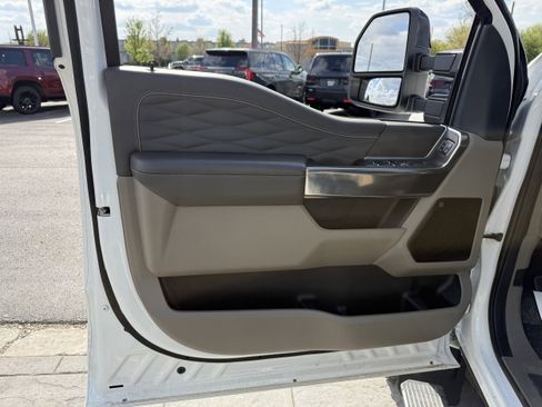Used 2025 Ford F450 Platinum w/ FX4 Off-Road Package AWD/4WD image 11