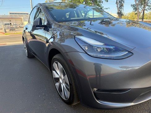 Used 2023 Tesla Model Y Long Range image 7