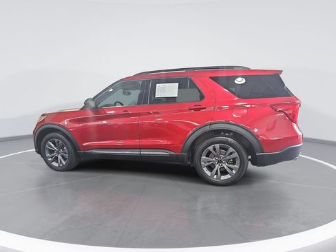 Used 2022 Ford Explorer XLT w/ Equipment Group 202A AWD/4WD image 7