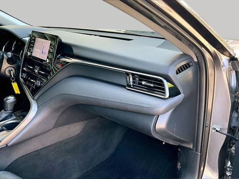 Used 2022 Toyota Camry SE FWD image 18