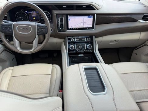 Used 2021 GMC Yukon Denali w/ Denali Premium Package AWD/4WD image 12