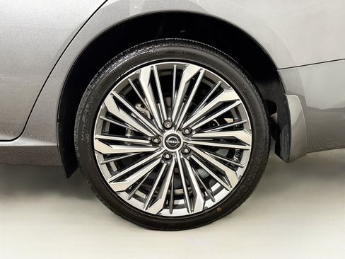 Used 2025 Nissan Altima 2.5 SL AWD/4WD image 28