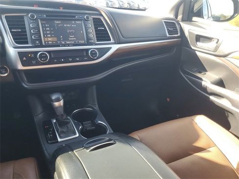 Used 2018 Toyota Highlander Limited Platinum image 13