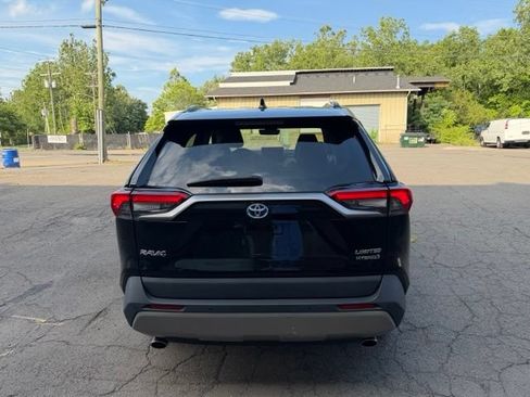 Used 2022 Toyota RAV4 Limited AWD/4WD image 4