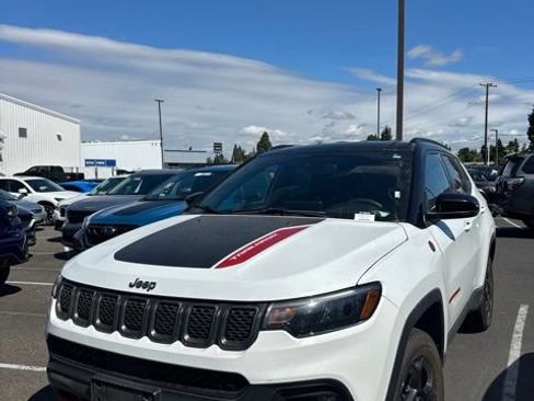 Used 2024 Jeep Compass Trailhawk AWD/4WD image 1