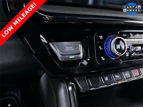 Used 2025 GMC Sierra 2500 AT4 image 17