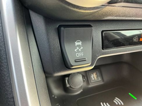 Used 2025 Toyota RAV4 XLE AWD/4WD image 37