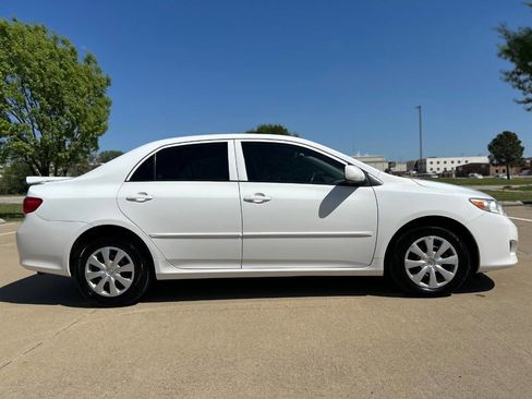 Used 2010 Toyota Corolla LE image 5