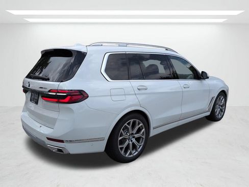 New 2027 BMW X7 xDrive40i w/ Premium Package AWD/4WD image 4