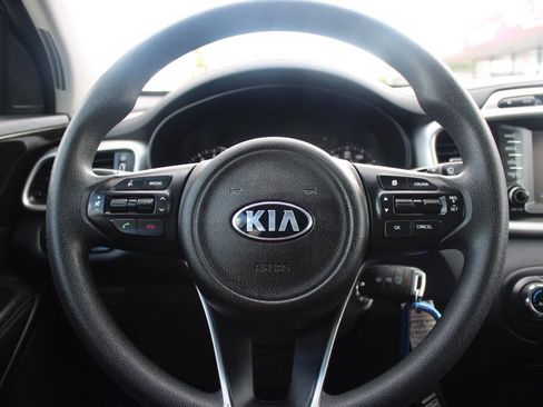 Used 2018 Kia Sorento FWD image 26