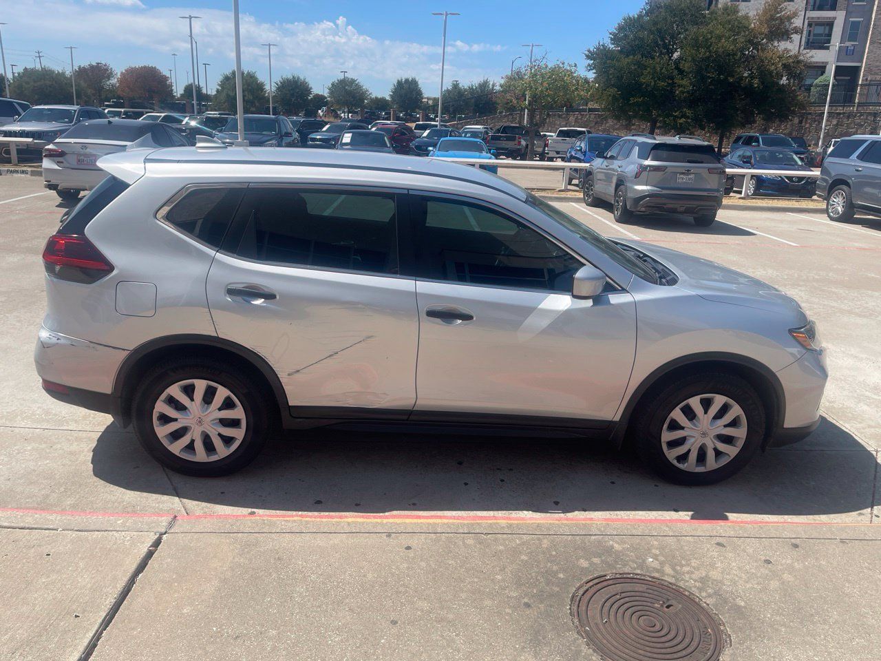 Used 2018 Nissan Rogue S FWD image 1