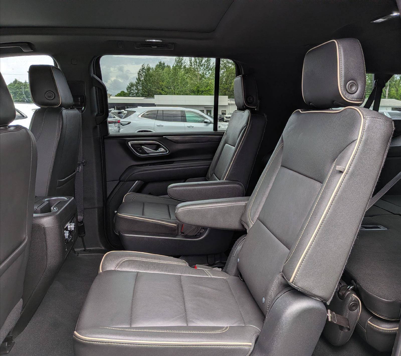 Used 2023 GMC Yukon XL SLT w/ SLT Luxury Package AWD/4WD image 22