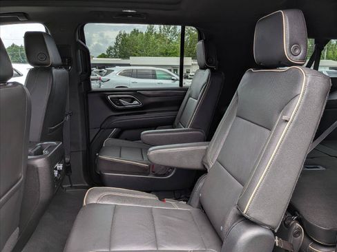 Used 2023 GMC Yukon XL SLT w/ SLT Luxury Package AWD/4WD image 22