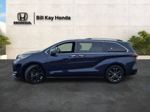 Used 2021 Toyota Sienna XSE w/ XSE Plus Package FWD image 7
